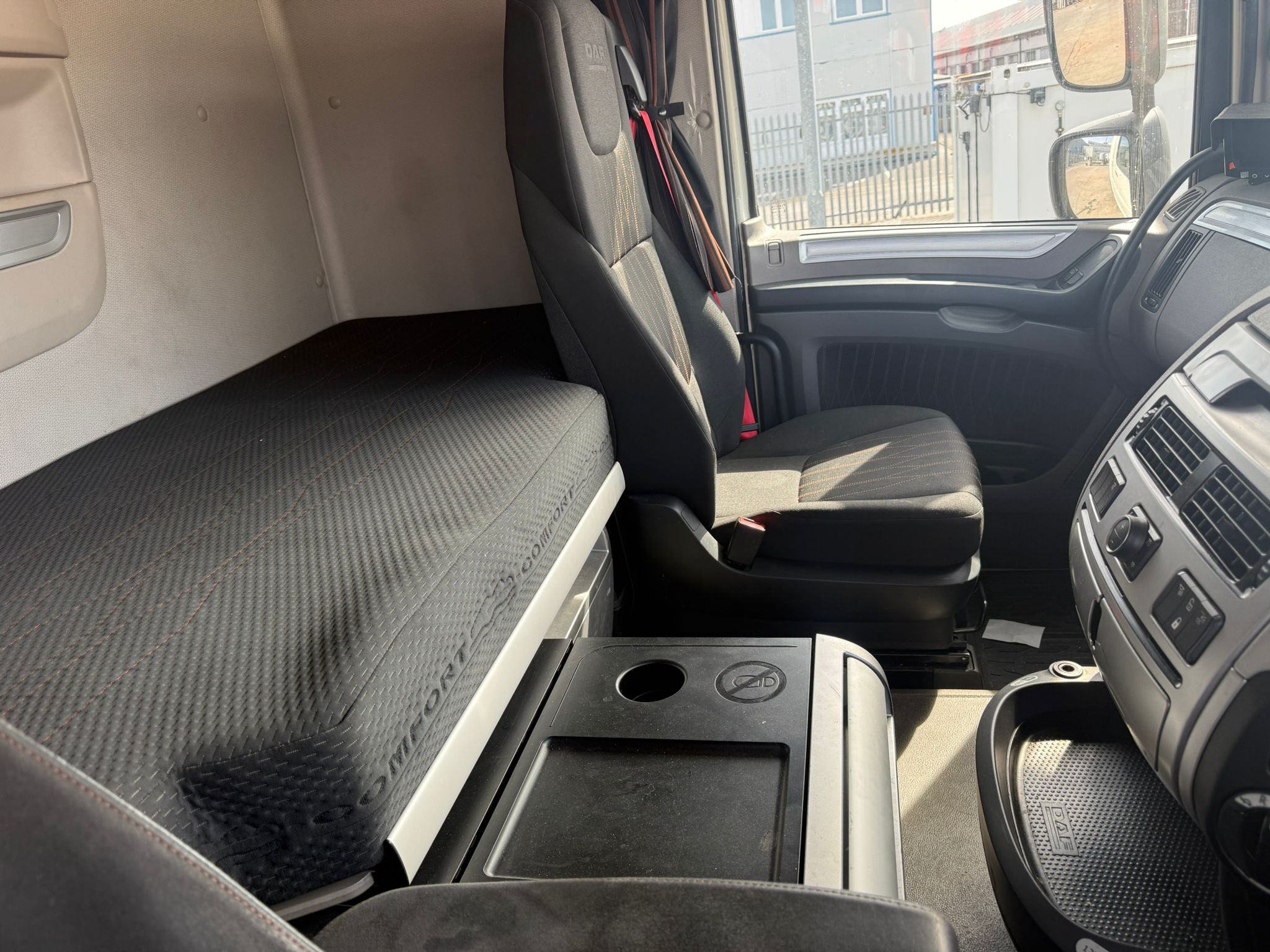 DAF XF480 — photo 8